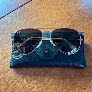 Ray-Ban Classic Gold Aviators with Black Case